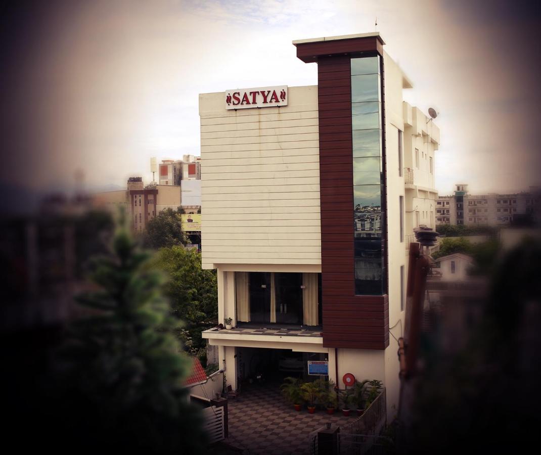 Hotel Satya Dehradun Exterior photo